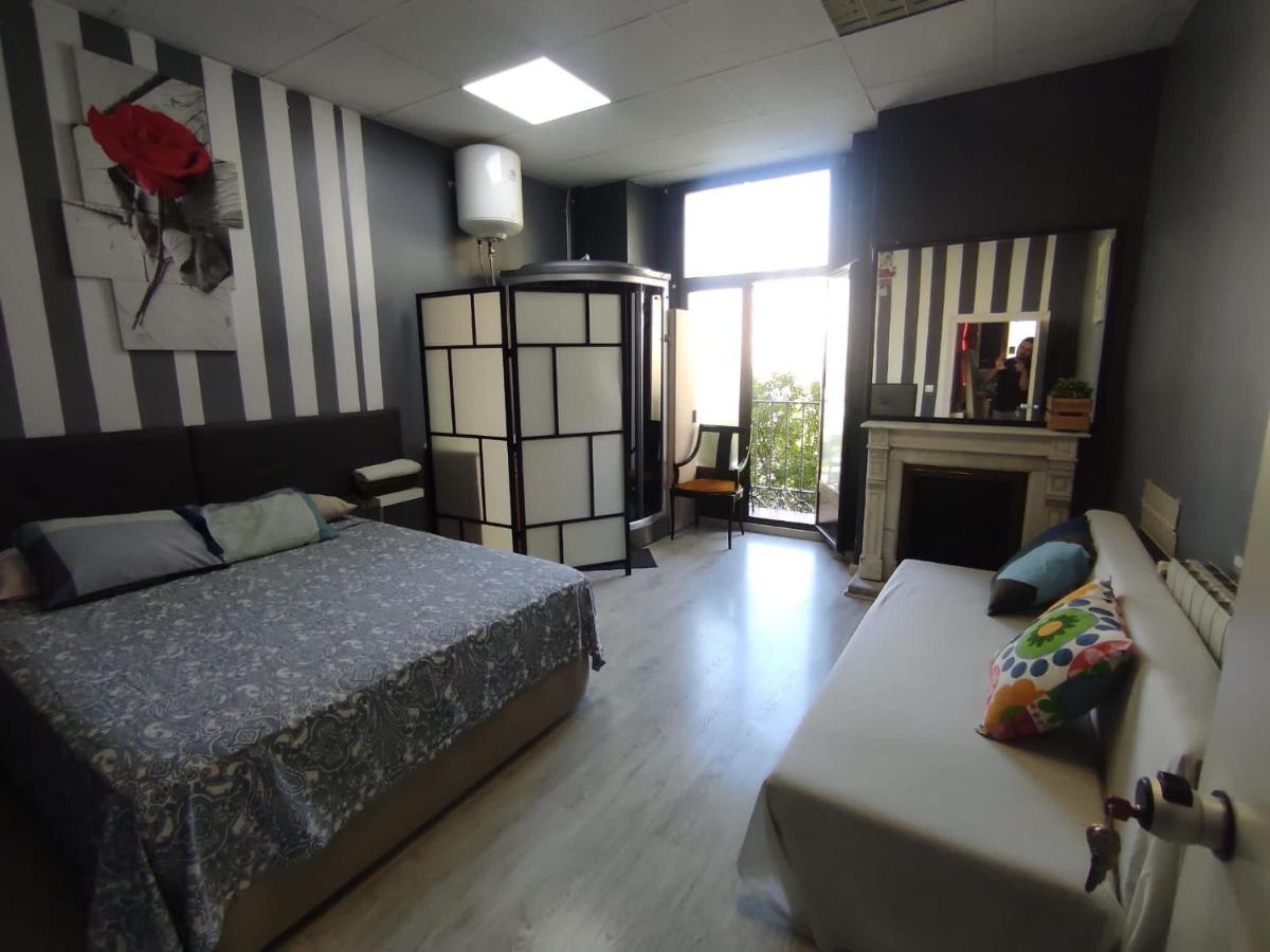 Parsa Homstay Madrid Exterior photo